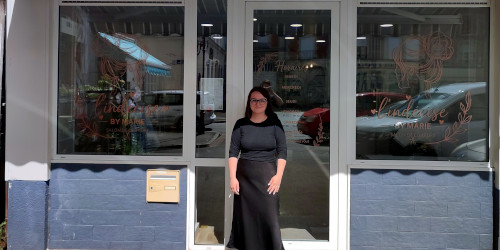 Inauguration d'un salon de coiffure
